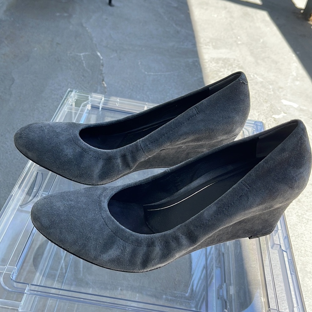 Vionic Gray wedge - Picture 2 of 6